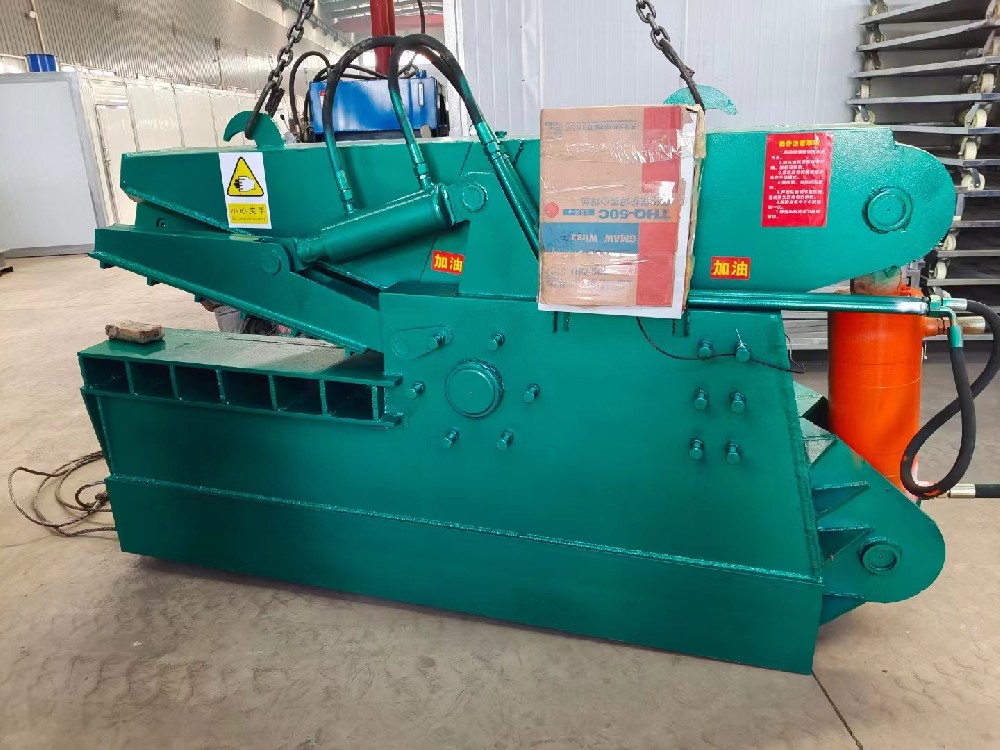 Hydraulic alligator shear