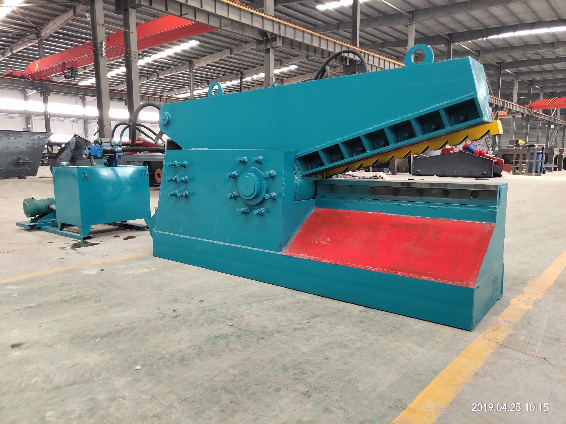 Hydraulic alligator shear