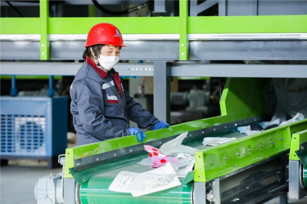 Comprehensive garbage sorting equipment