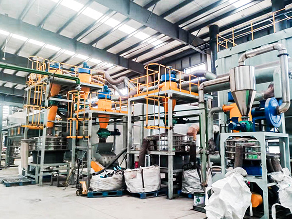 Power battery recycling and processing equipment