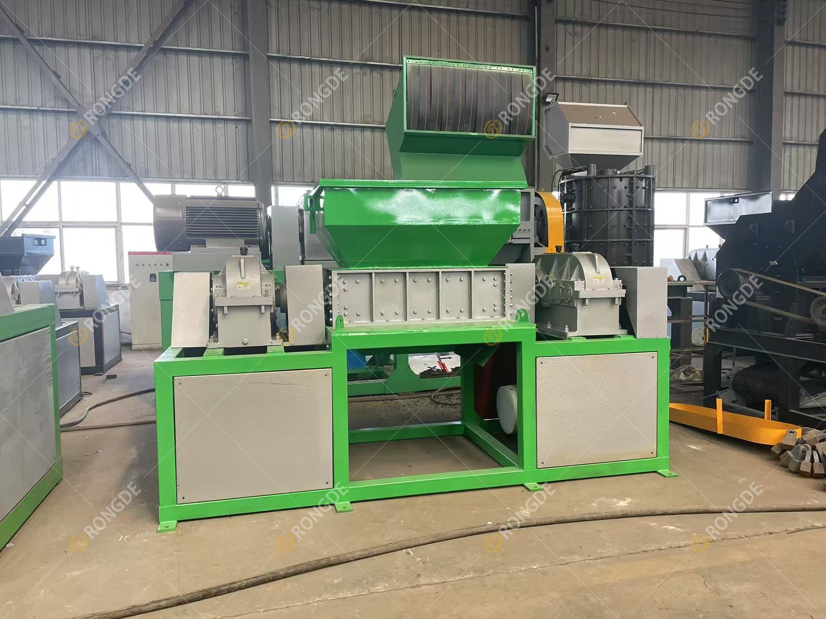 Radiator disassembly machine