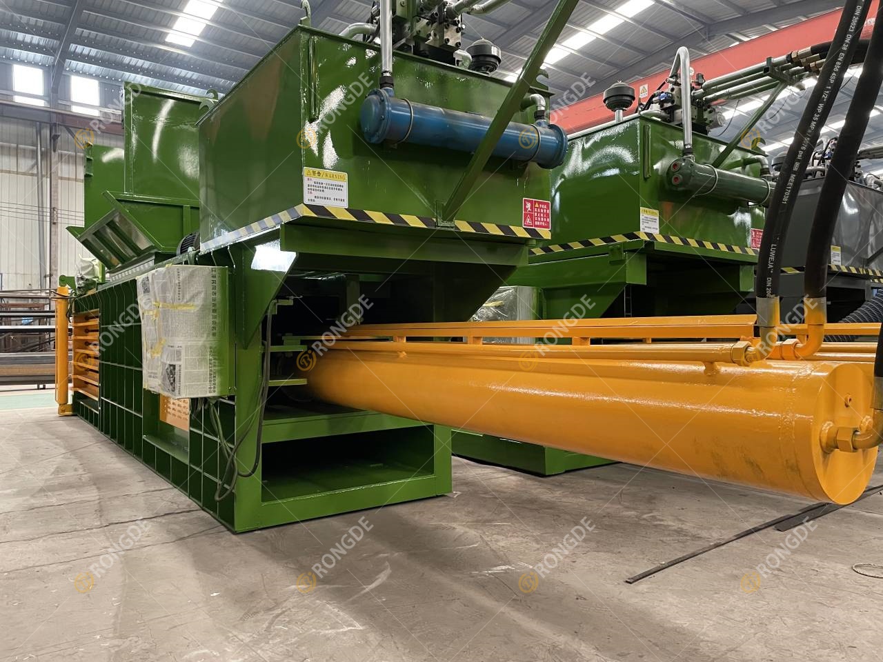 Automatic straw baler